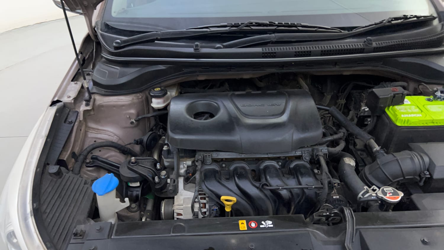 Used 2017 Hyundai Verna SX 1.6 VTVT Petrol Manual engine ENGINE RIGHT SIDE HINGE & APRON VIEW