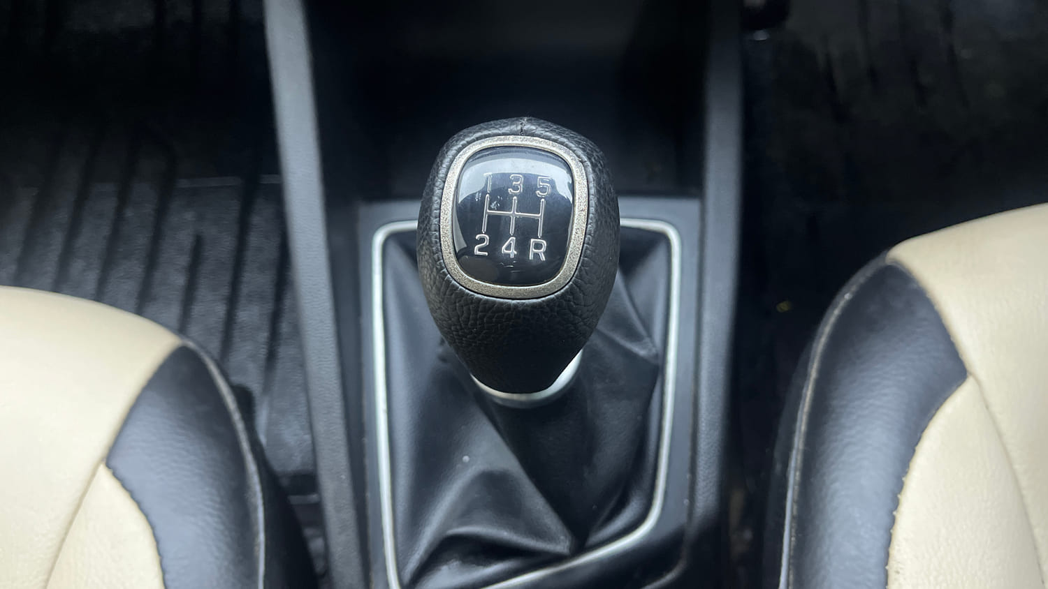 Used 2017 Hyundai Elite i20 Asta 1.2 Petrol Manual interior GEAR  KNOB VIEW