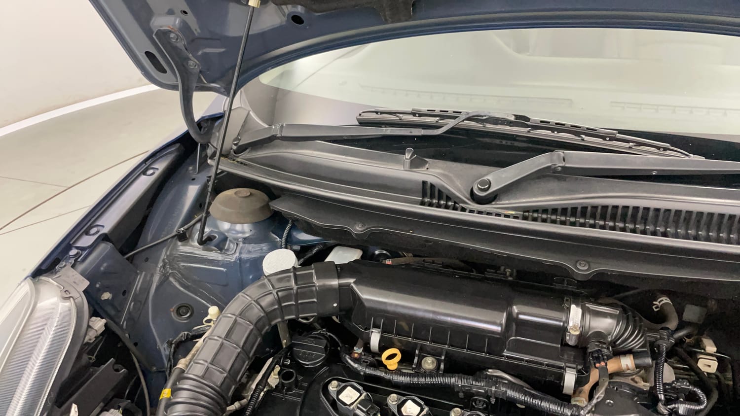 Used 2019 Maruti Suzuki Baleno Delta 1.2 Petrol Manual engine ENGINE RIGHT SIDE HINGE & APRON VIEW