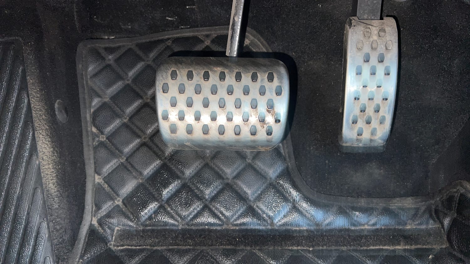 2023 Mahindra XUV700 AX 7 Petrol AT Luxury Pack 7 STR-27