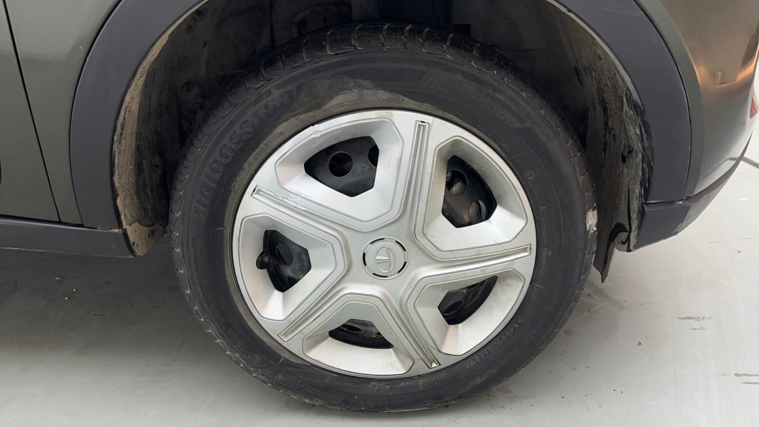 Used 2023 Tata Nexon XM (S) Petrol Manual tyres RIGHT FRONT TYRE RIM VIEW