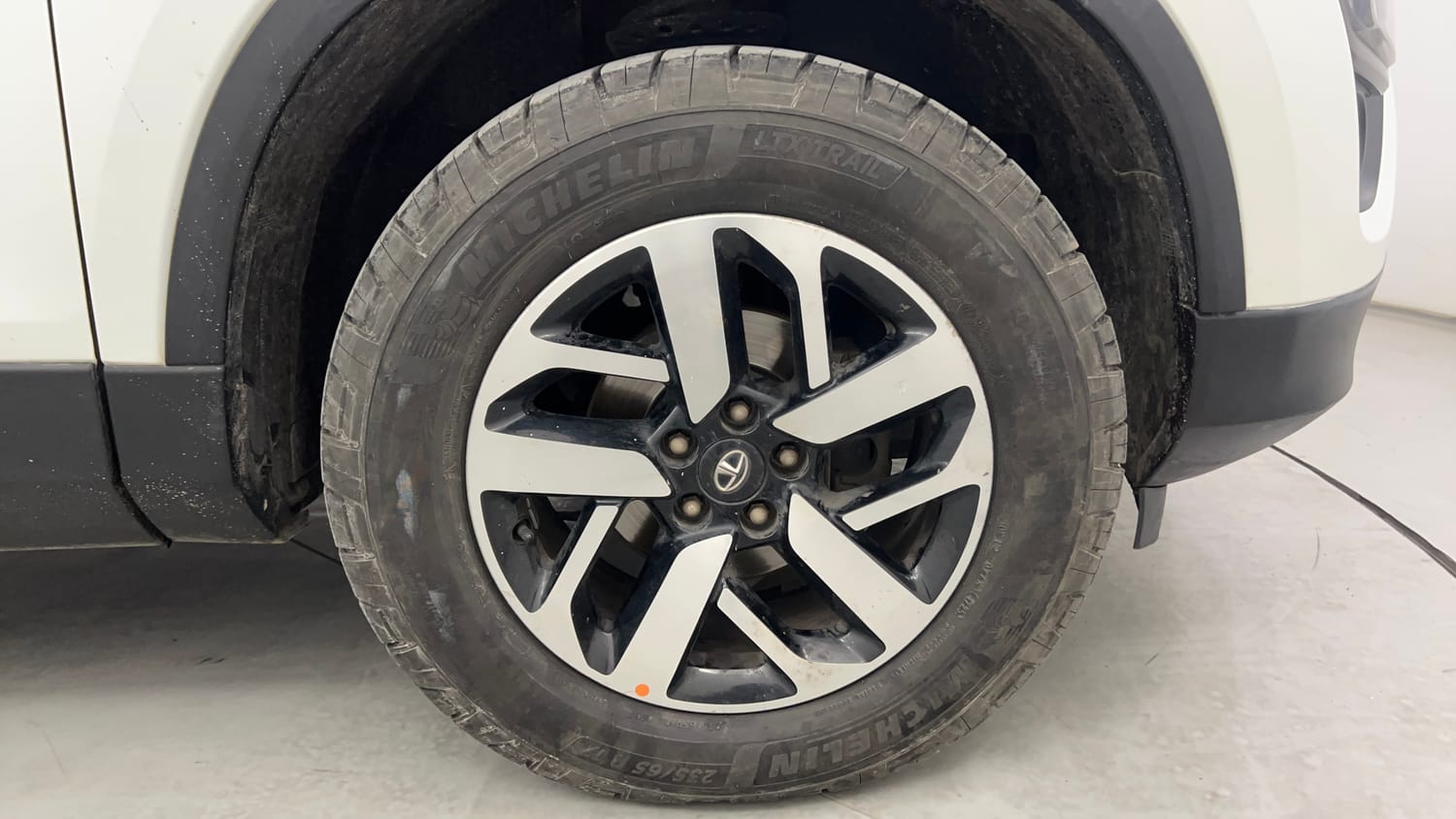 Used 2022 Tata Harrier XZS Diesel Manual tyres RIGHT FRONT TYRE RIM VIEW