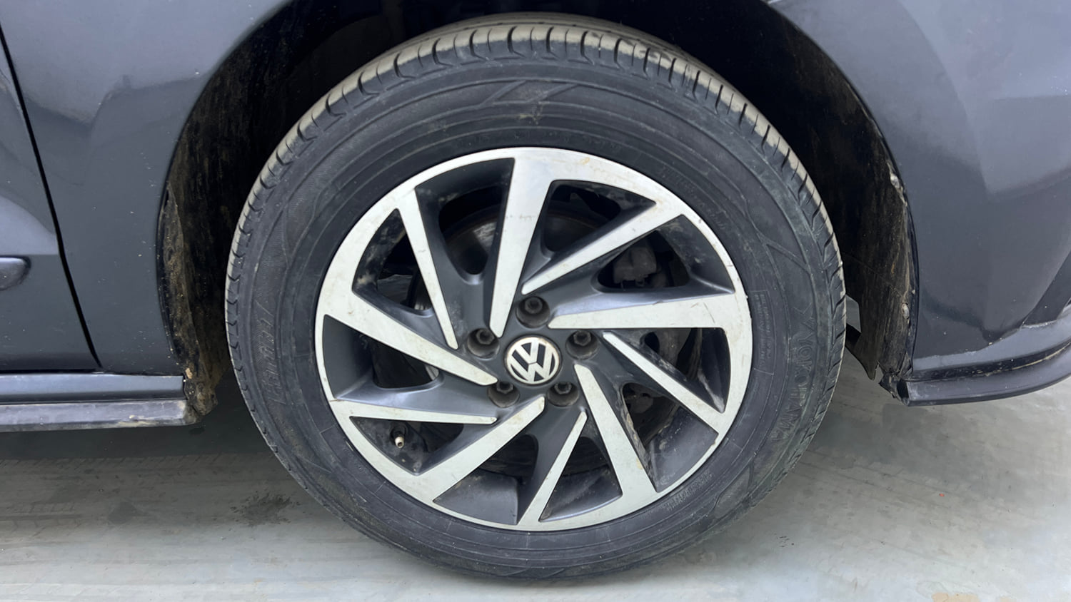 Used 2021 Volkswagen Polo Comfortline 1.0L MPI Petrol Manual tyres RIGHT FRONT TYRE RIM VIEW