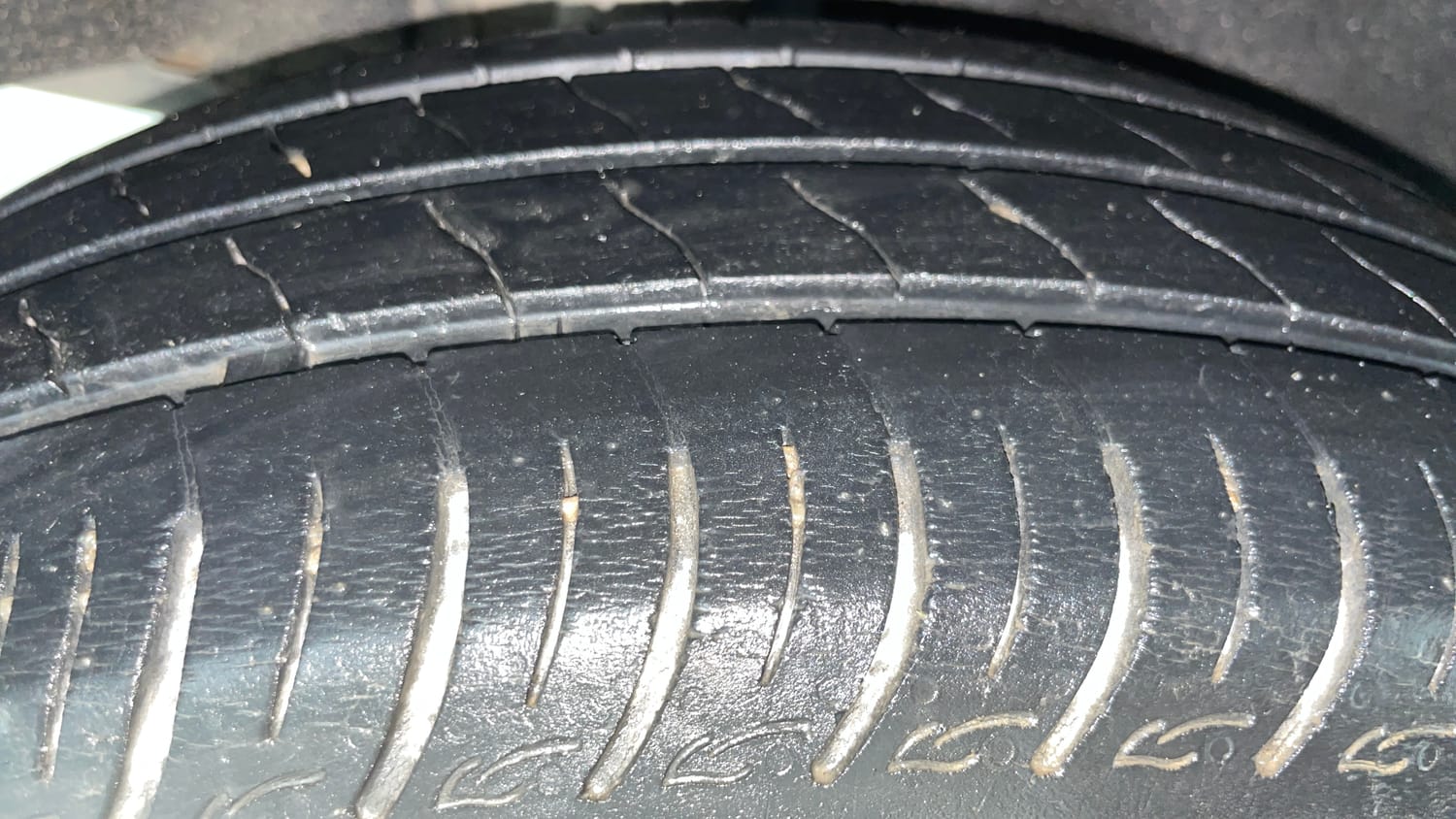 Used 2019 Maruti Suzuki Baleno Delta 1.2 Petrol Manual tyres RIGHT REAR TYRE TREAD VIEW