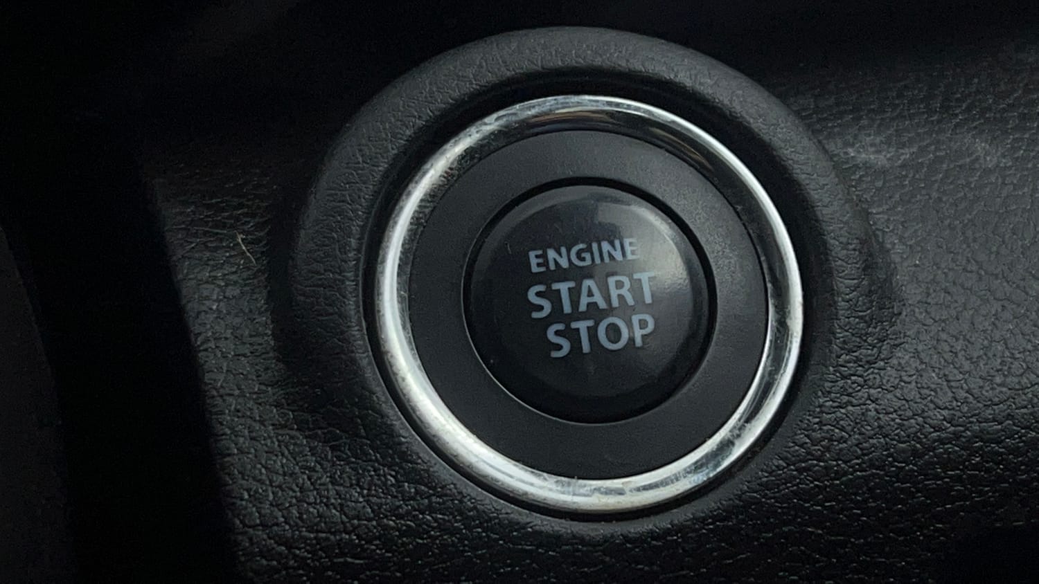 Used 2021 Maruti Suzuki XL6 Zeta MT Petrol Petrol Manual top_features Keyless start