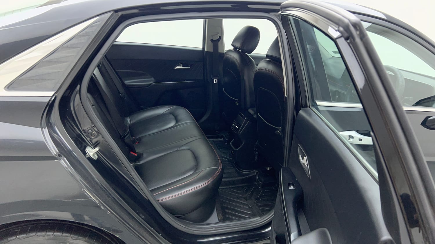 Used 2023 Hyundai Verna SX 1.5 Turbo Petrol MT Petrol Manual interior RIGHT SIDE REAR DOOR CABIN VIEW