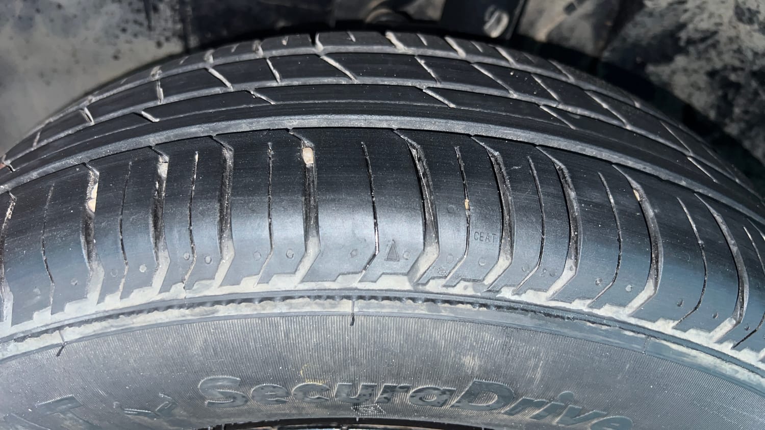 Used 2022 Tata Punch Adventure AMT Petrol Automatic tyres LEFT FRONT TYRE TREAD VIEW