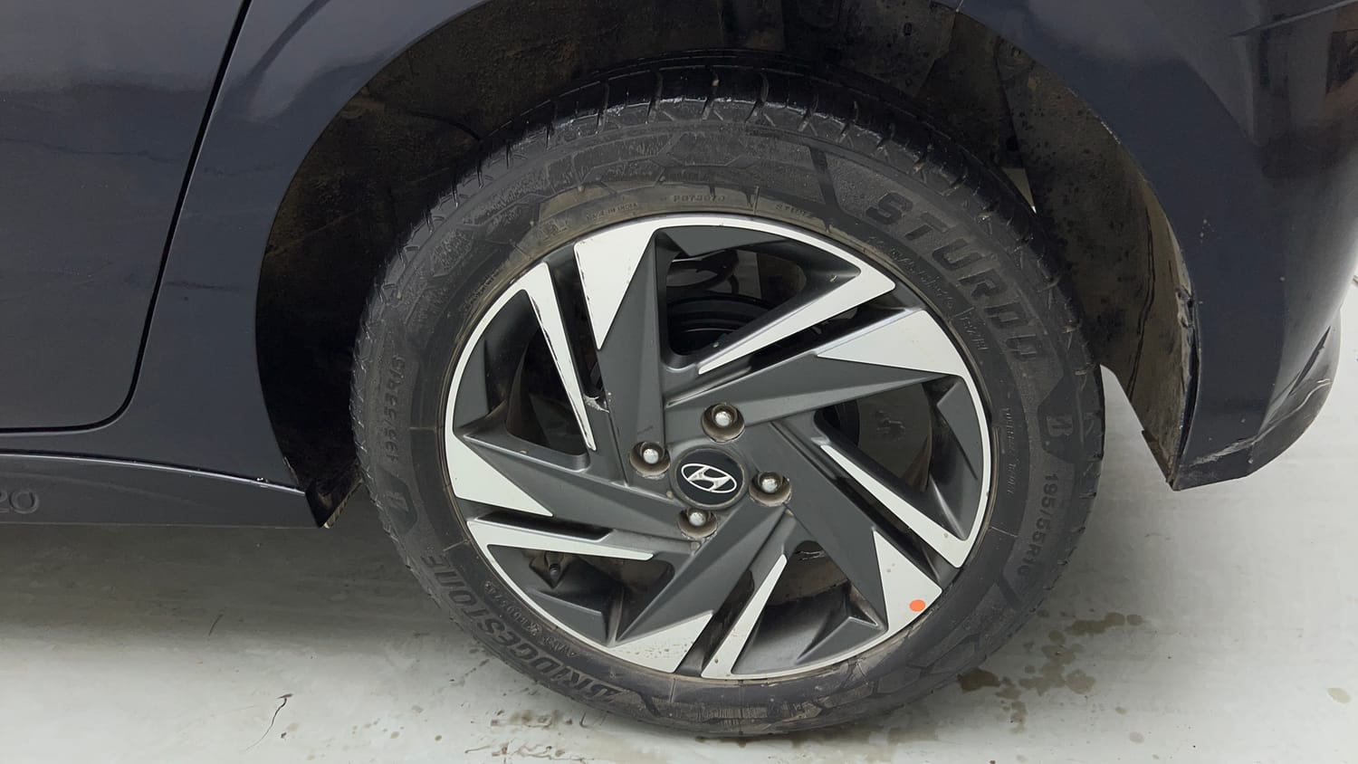 Used 2022 Hyundai New i20 Asta (O) 1.0 Turbo DCT Petrol Automatic tyres LEFT REAR TYRE RIM VIEW