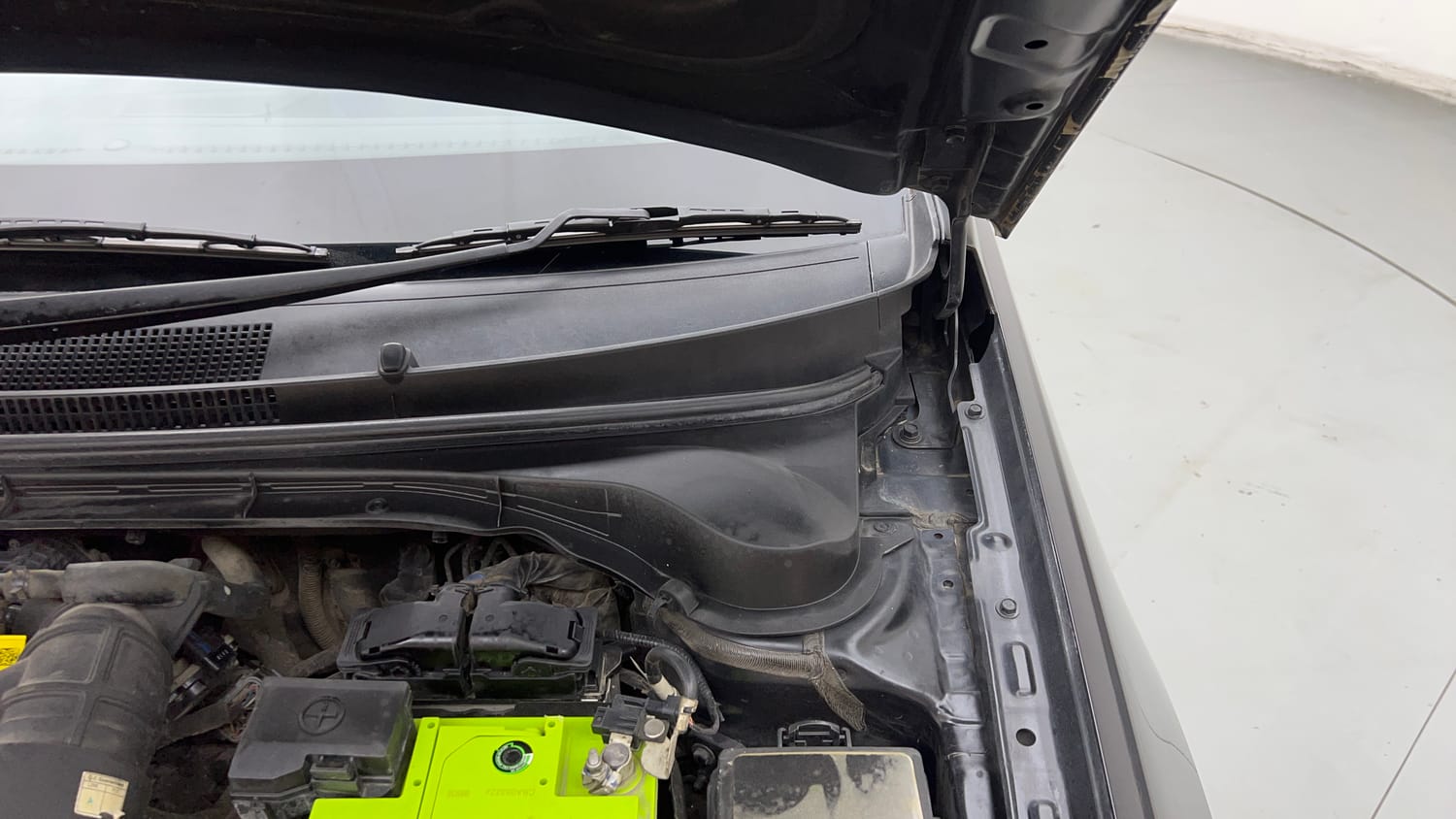 Used 2023 Hyundai Verna SX 1.5 Turbo Petrol MT Petrol Manual engine ENGINE LEFT SIDE HINGE & APRON VIEW