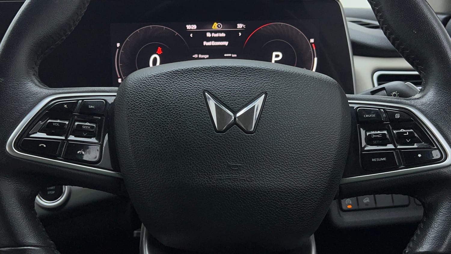 2023 Mahindra XUV700 AX 7 Petrol AT Luxury Pack 7 STR-42