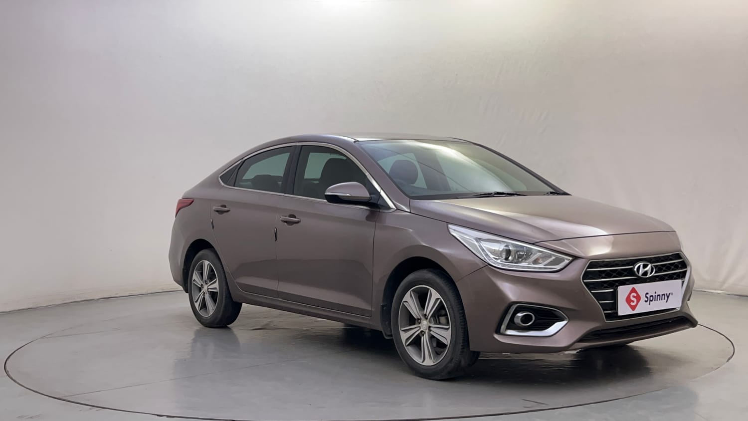 Used 2017 Hyundai Verna SX 1.6 VTVT Petrol Manual exterior RIGHT FRONT CORNER VIEW