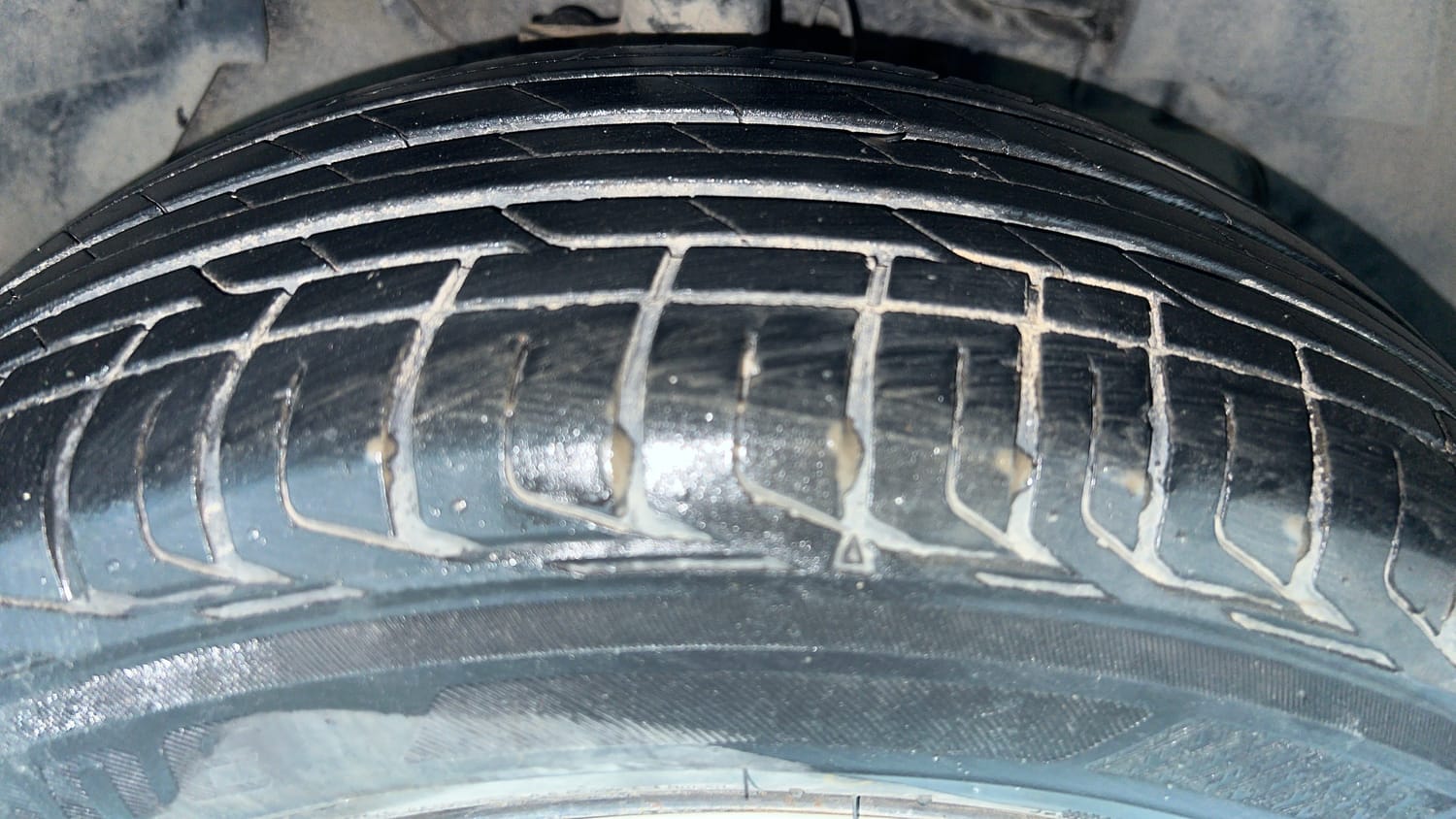 Used 2023 Tata Nexon XM (S) Petrol Manual tyres RIGHT FRONT TYRE TREAD VIEW