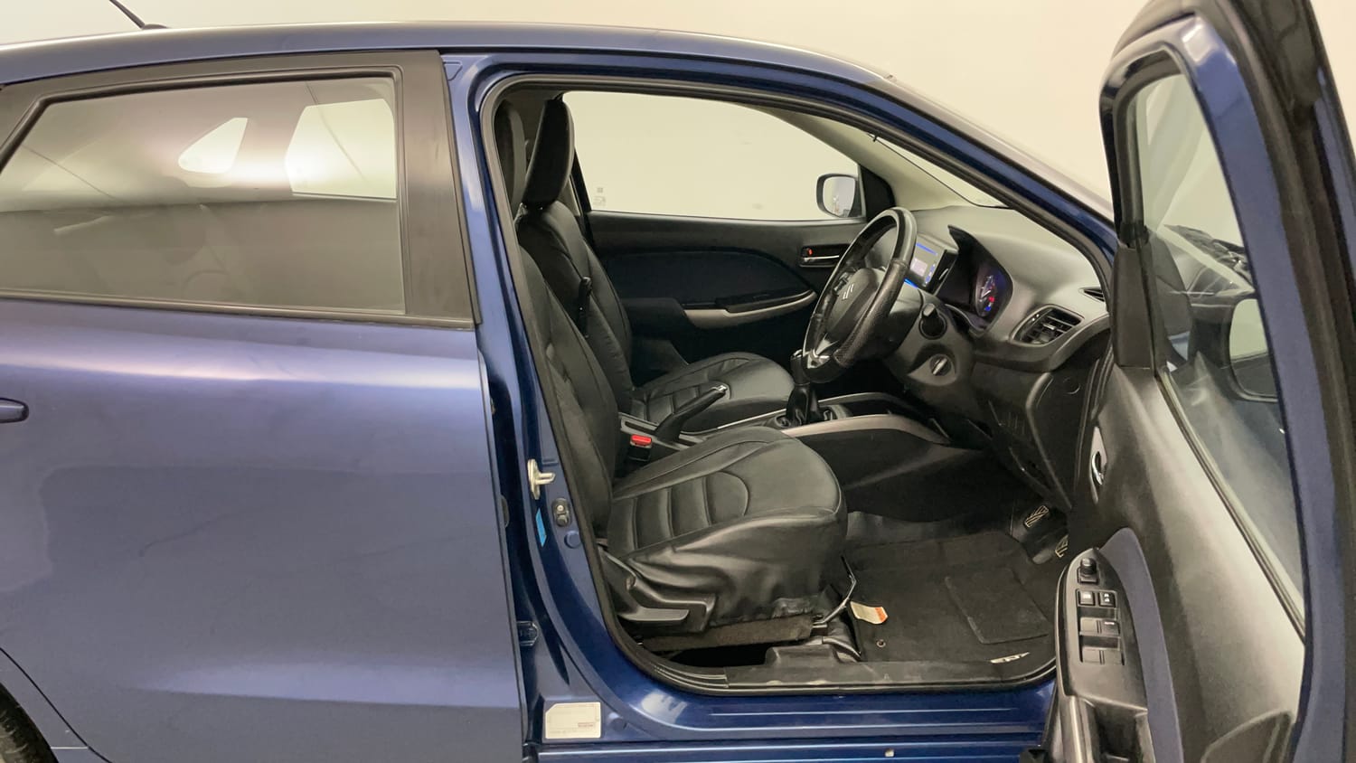 Used 2019 Maruti Suzuki Baleno Delta 1.2 Petrol Manual interior RIGHT SIDE FRONT DOOR CABIN VIEW