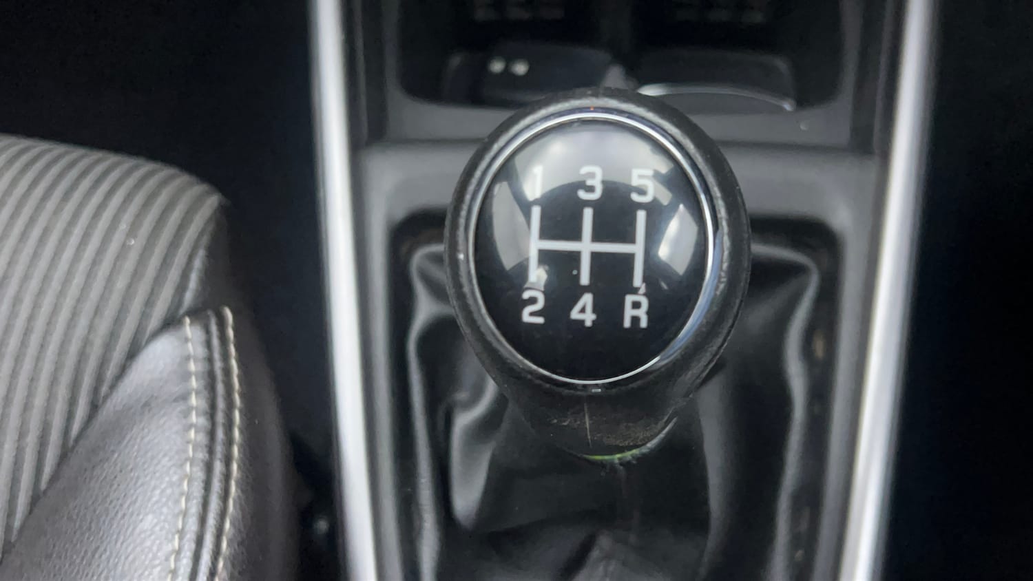 Used 2021 Maruti Suzuki XL6 Zeta MT Petrol Petrol Manual interior GEAR  KNOB VIEW