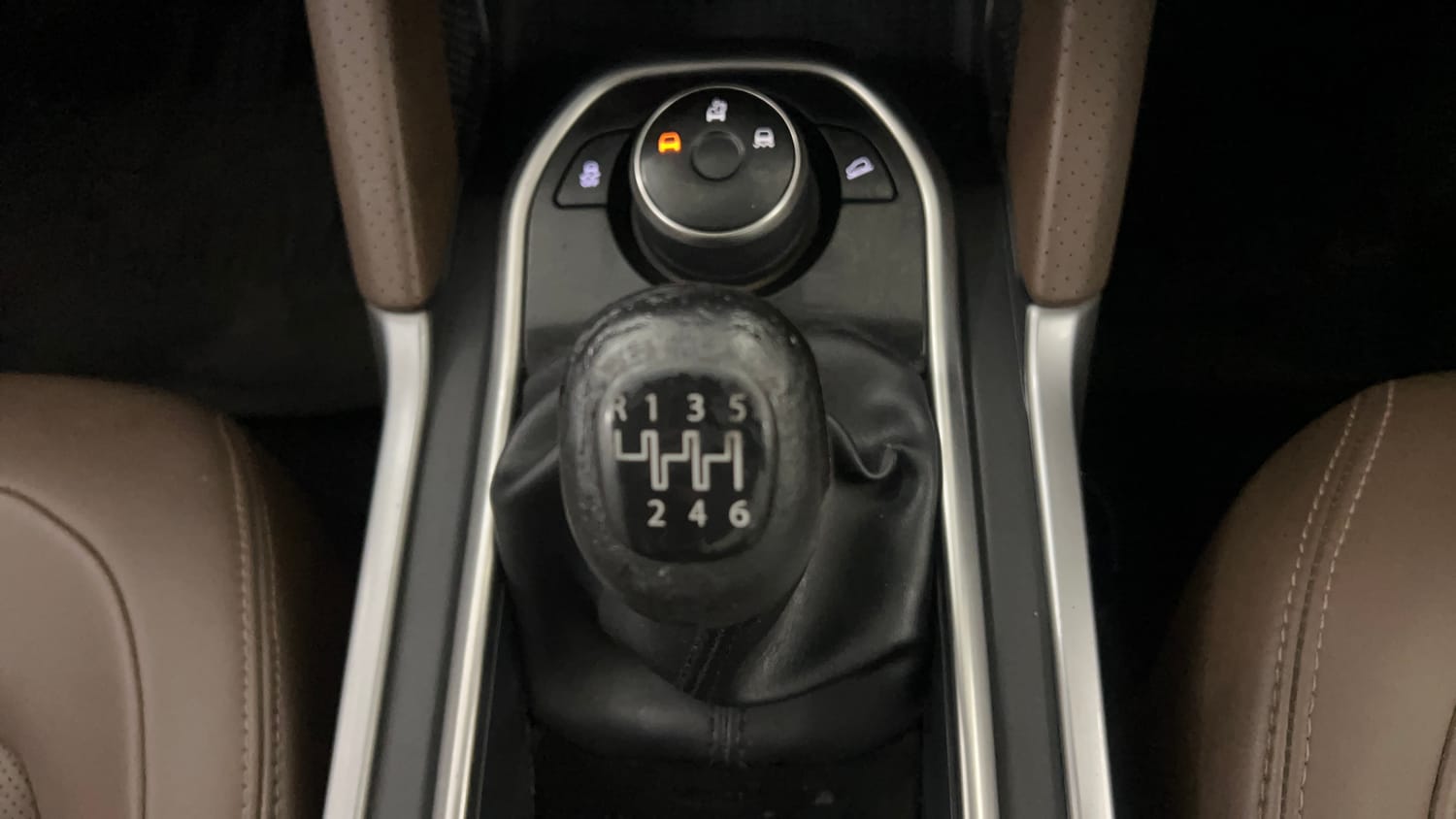 Used 2022 Tata Harrier XZS Diesel Manual interior GEAR  KNOB VIEW