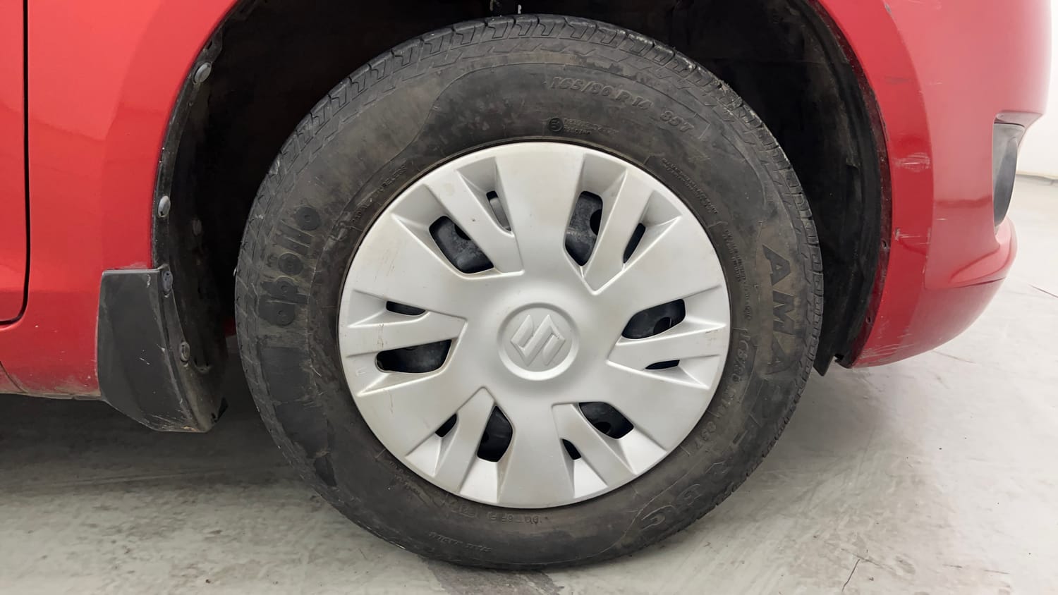 Used 2014 Maruti Suzuki Swift VXi Petrol Manual tyres RIGHT FRONT TYRE RIM VIEW