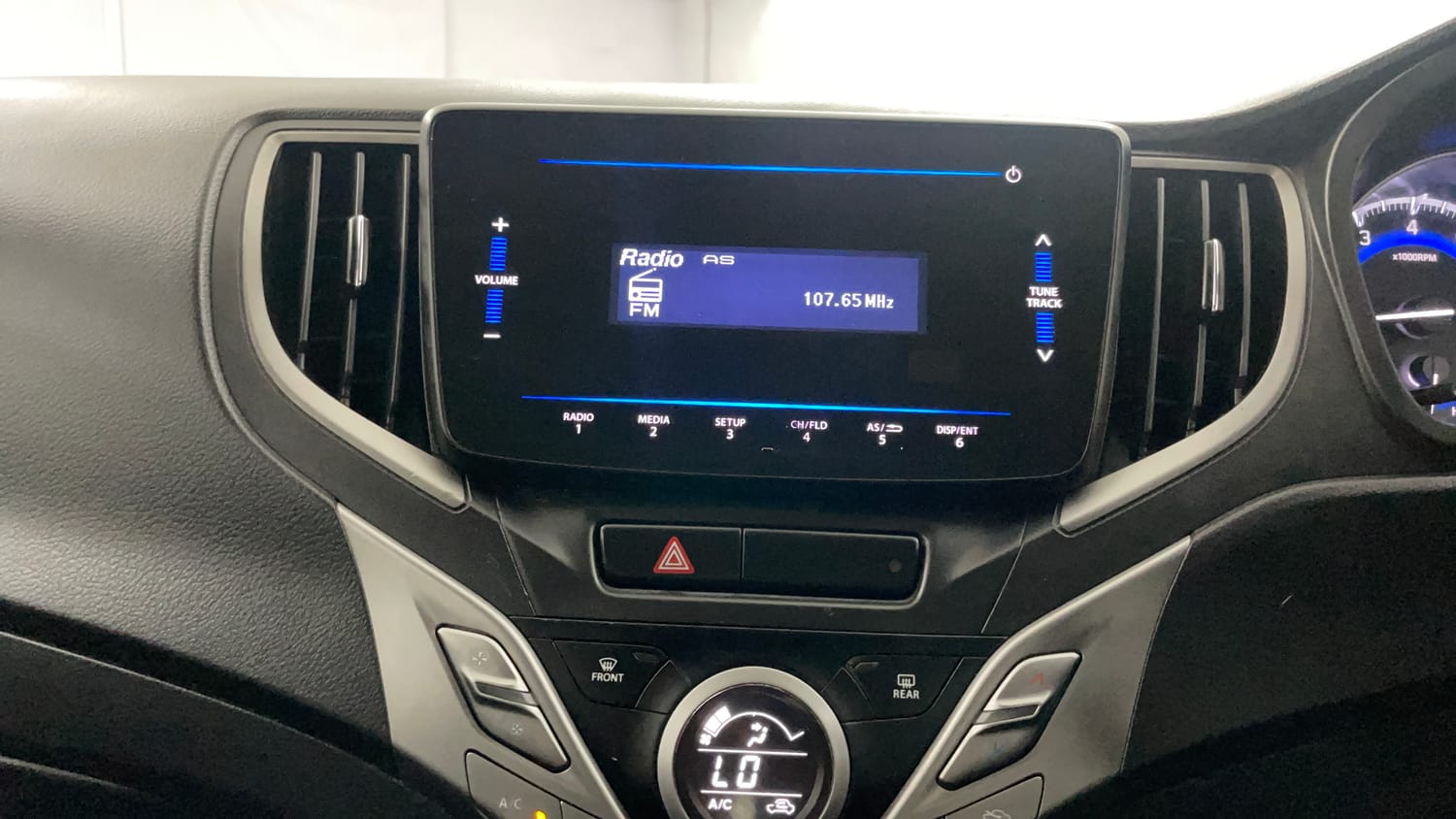 Used 2019 Maruti Suzuki Baleno Delta 1.2 Petrol Manual top_features Integrated (in-dash) music system