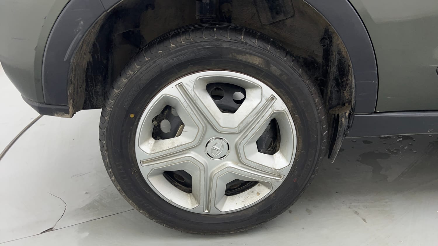 Used 2023 Tata Nexon XM (S) Petrol Manual tyres RIGHT REAR TYRE RIM VIEW