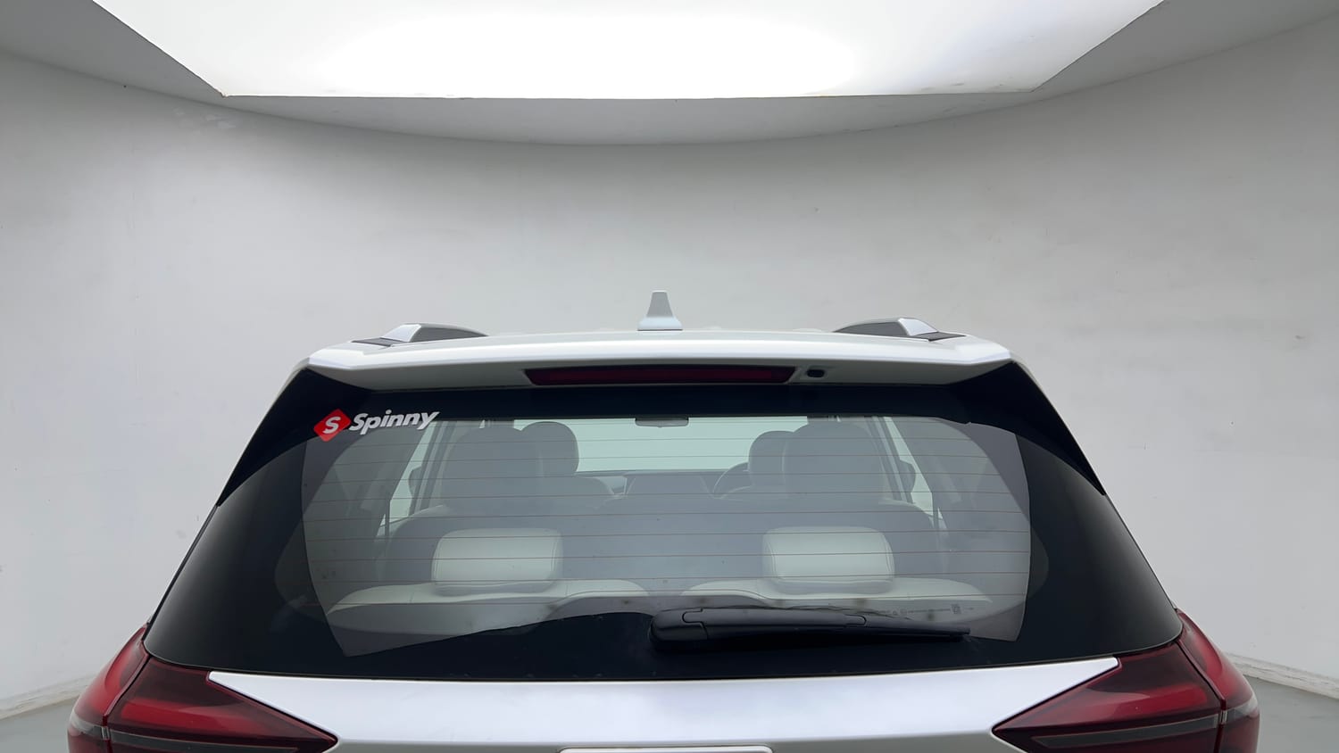 2023 Mahindra XUV700 AX 7 Petrol AT Luxury Pack 7 STR-9