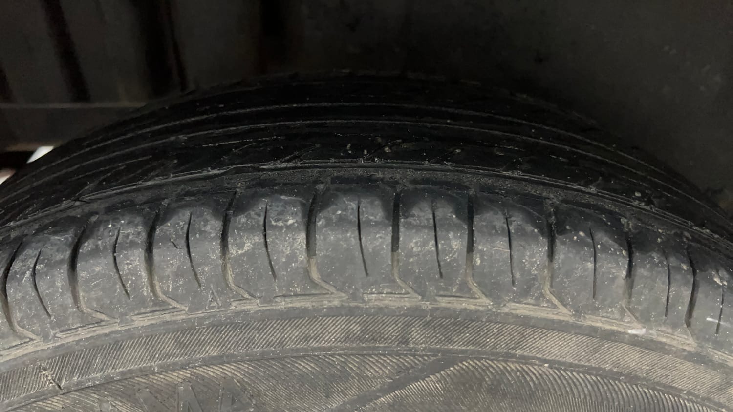 Used 2014 Maruti Suzuki Swift VXi Petrol Manual tyres RIGHT REAR TYRE TREAD VIEW