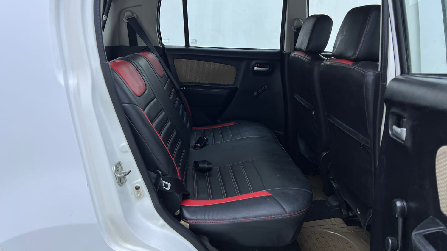 Used 2018 Maruti Suzuki Wagon R LXI CNG Cng Manual interior RIGHT SIDE REAR DOOR CABIN VIEW