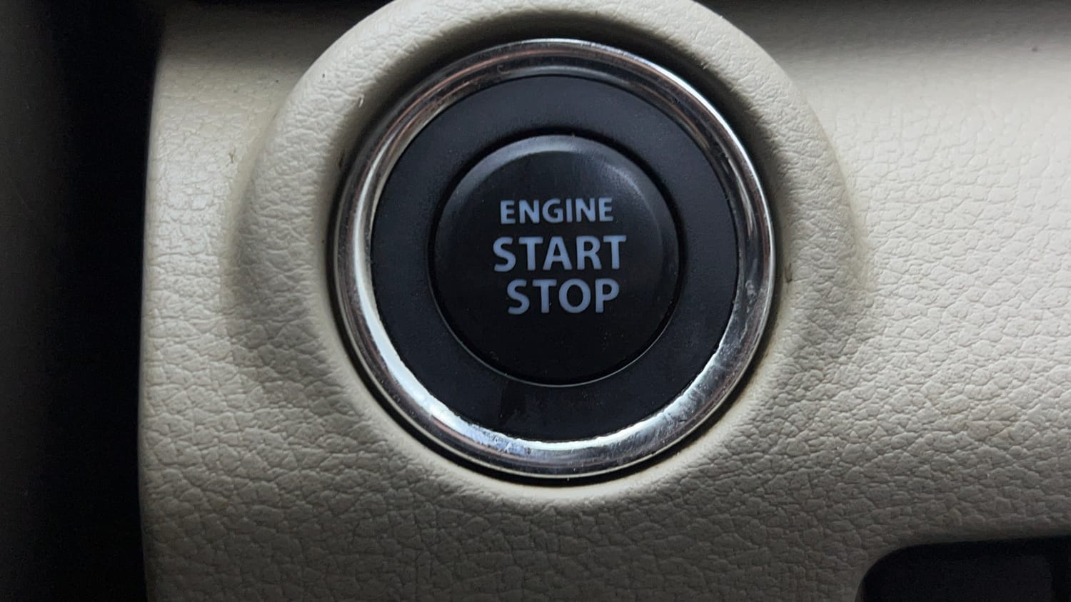 Used 2022 Maruti Suzuki Ertiga ZXi Plus Petrol Manual top_features Keyless start