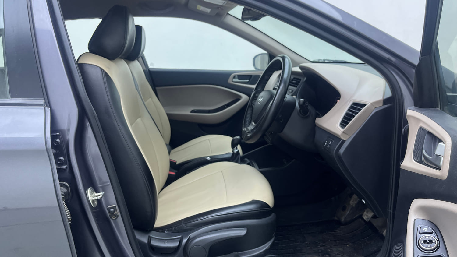 Used 2017 Hyundai Elite i20 Asta 1.2 Petrol Manual interior RIGHT SIDE FRONT DOOR CABIN VIEW