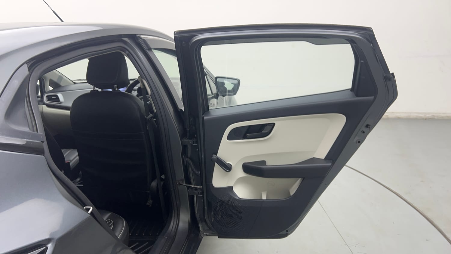 2022 Tata Altroz XE Plus Petrol-20