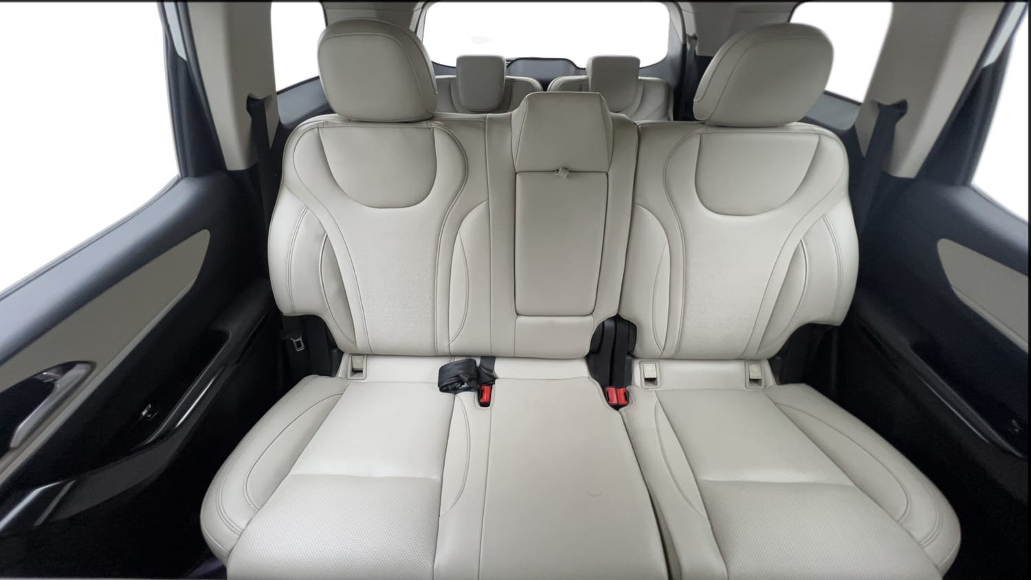 2023 Mahindra XUV700 AX 7 Petrol AT Luxury Pack 7 STR-23