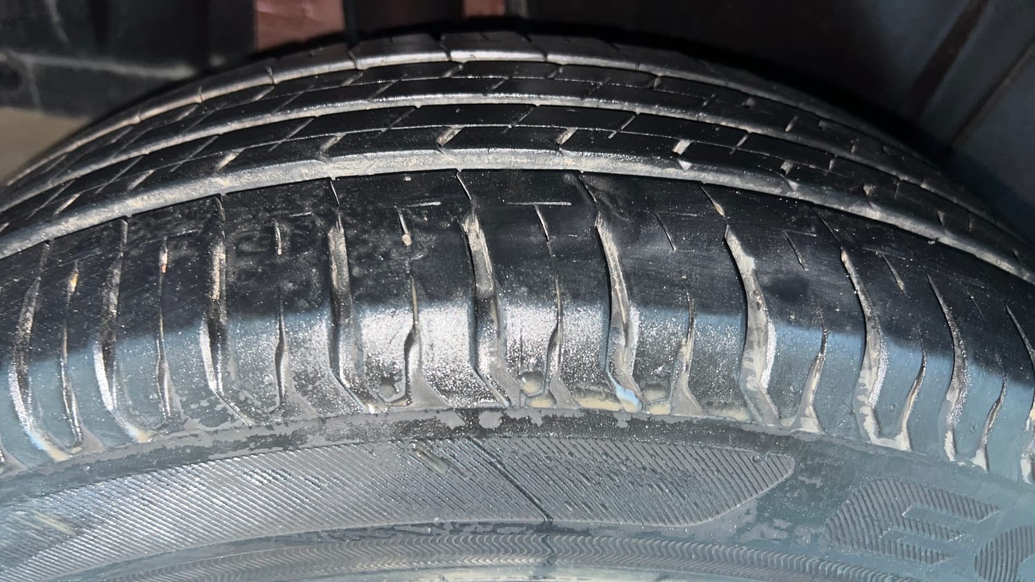 Used 2022 Maruti Suzuki Ertiga ZXi Plus Petrol Manual tyres RIGHT REAR TYRE TREAD VIEW