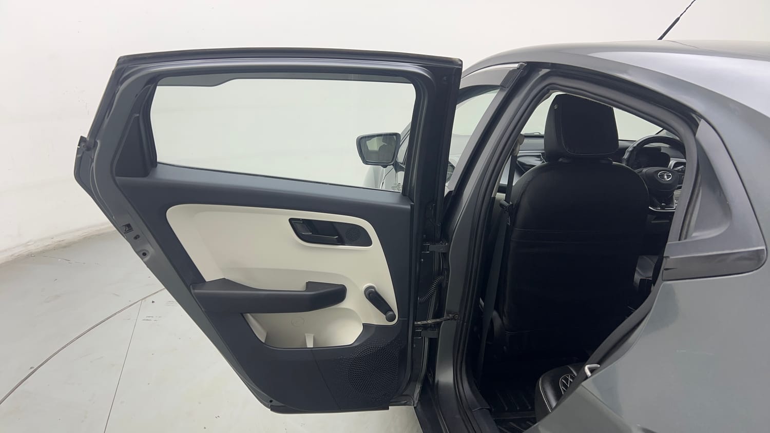 2022 Tata Altroz XE Plus Petrol-22