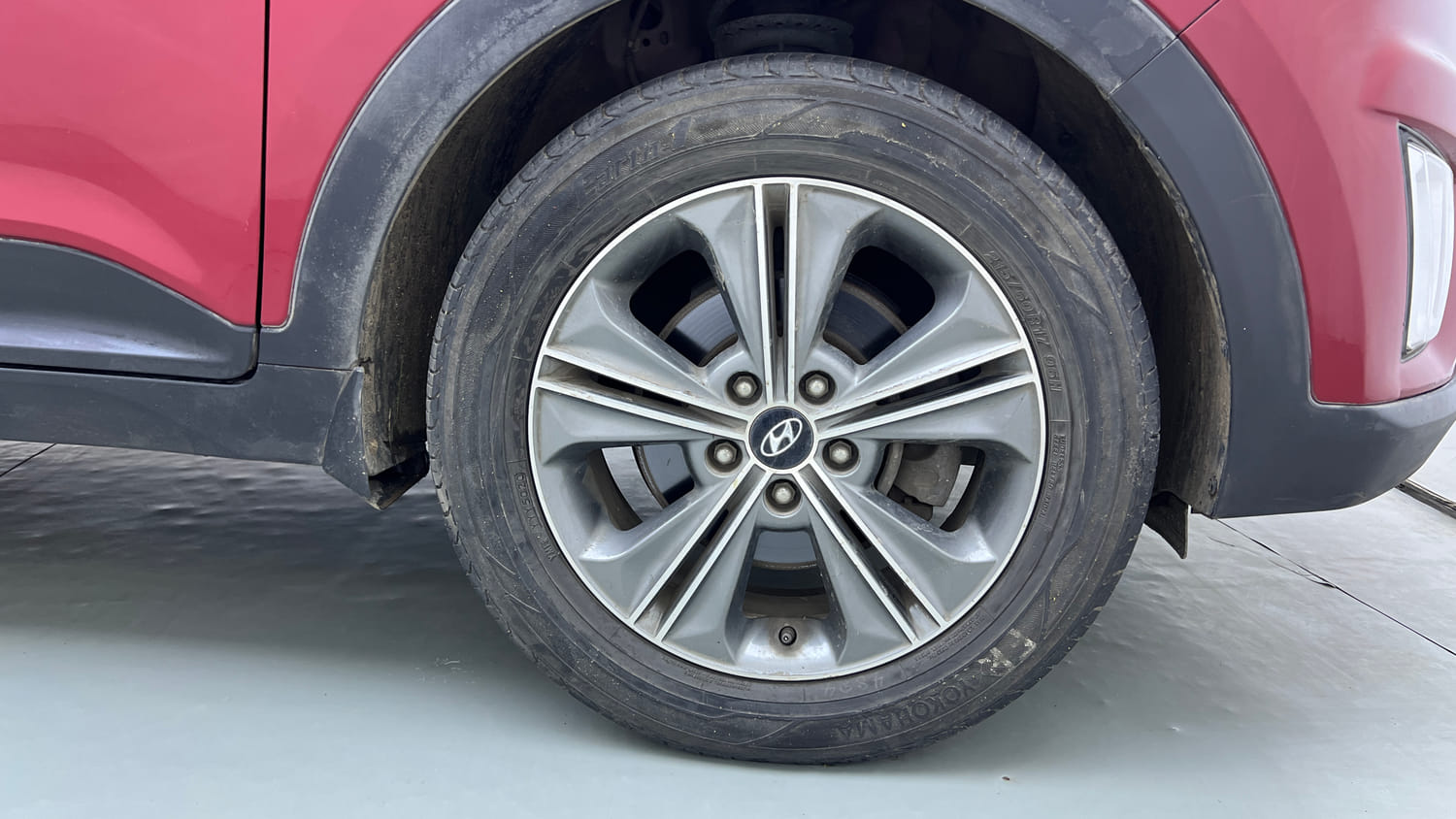 Used 2017 Hyundai Creta 1.6 SX Plus AT Petrol Petrol Automatic tyres RIGHT FRONT TYRE RIM VIEW