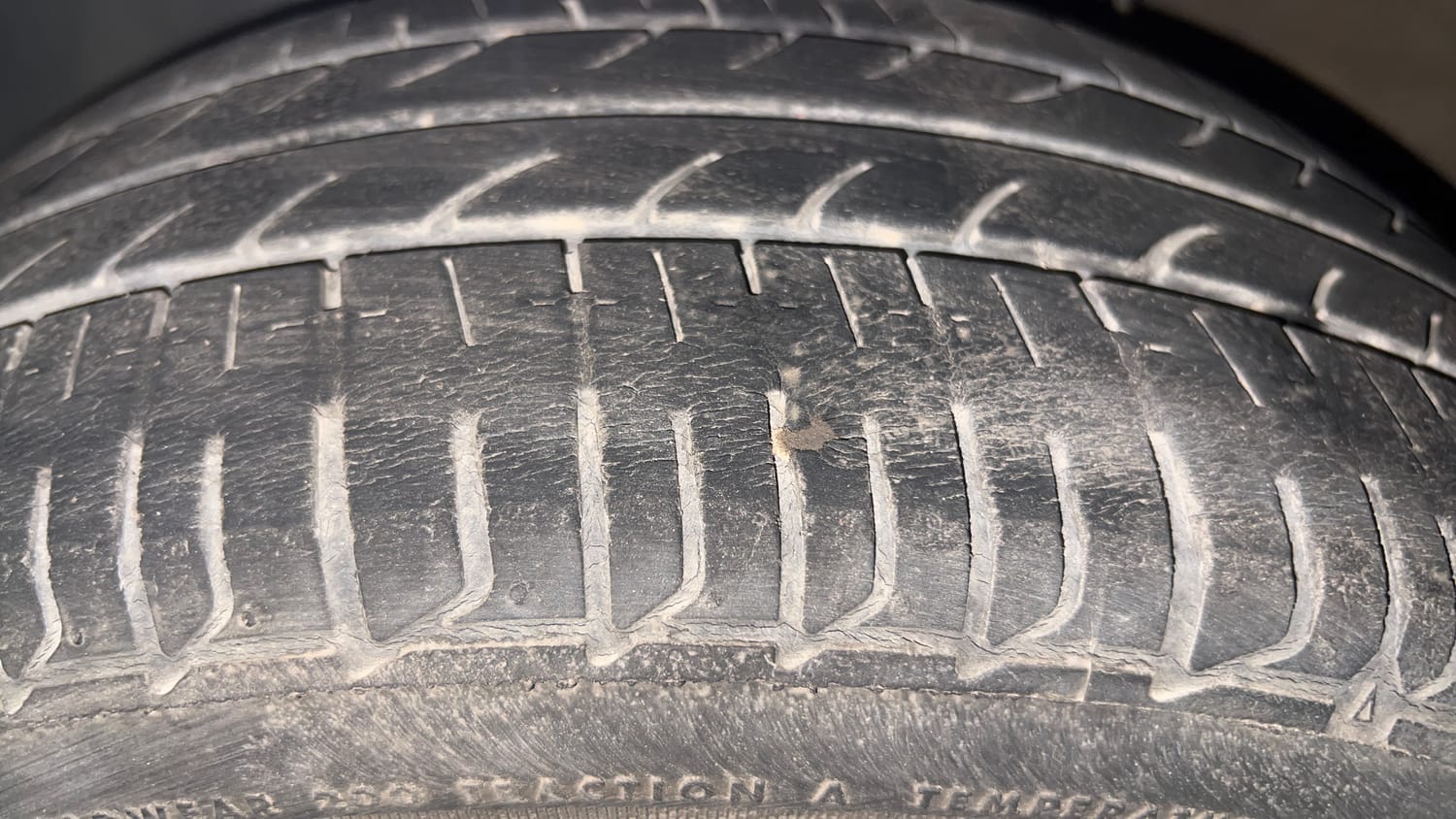 Used 2017 Hyundai Verna SX 1.6 VTVT Petrol Manual tyres LEFT FRONT TYRE TREAD VIEW
