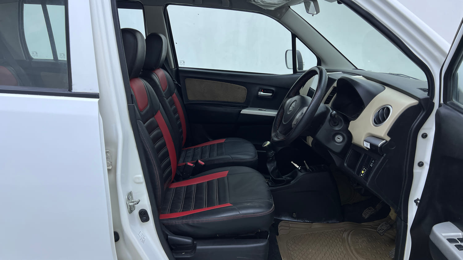 Used 2018 Maruti Suzuki Wagon R LXI CNG Cng Manual interior RIGHT SIDE FRONT DOOR CABIN VIEW