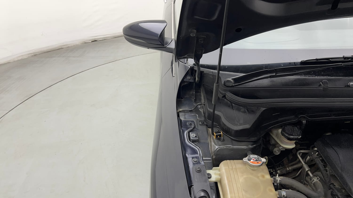 Used 2022 Hyundai New i20 Asta (O) 1.0 Turbo DCT Petrol Automatic engine ENGINE RIGHT SIDE HINGE & APRON VIEW