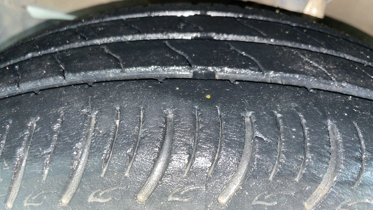 Used 2019 Maruti Suzuki Baleno Delta 1.2 Petrol Manual tyres LEFT FRONT TYRE TREAD VIEW