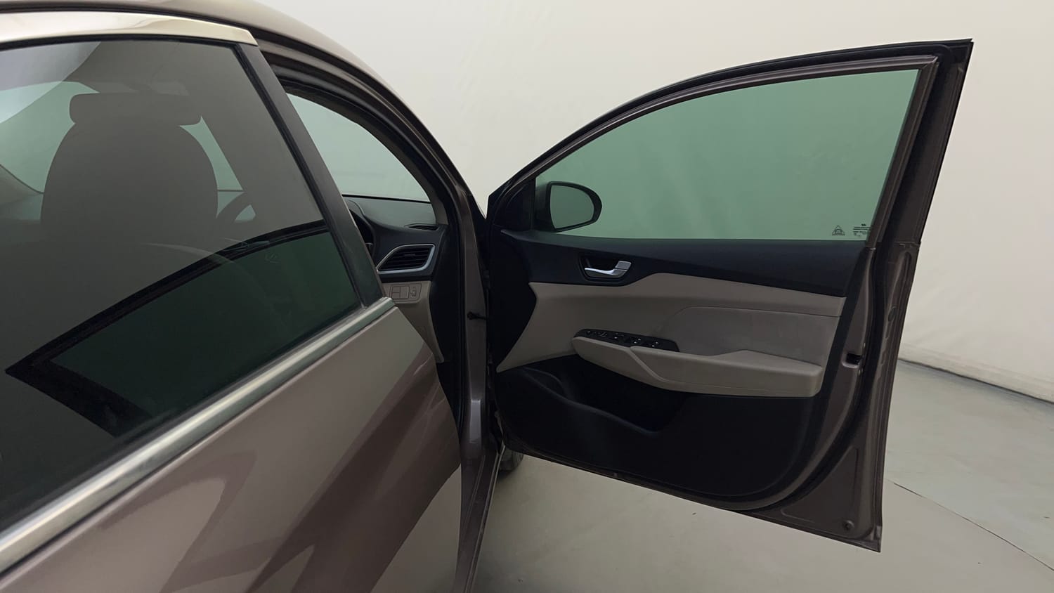Used 2017 Hyundai Verna SX 1.6 VTVT Petrol Manual interior RIGHT FRONT DOOR OPEN VIEW
