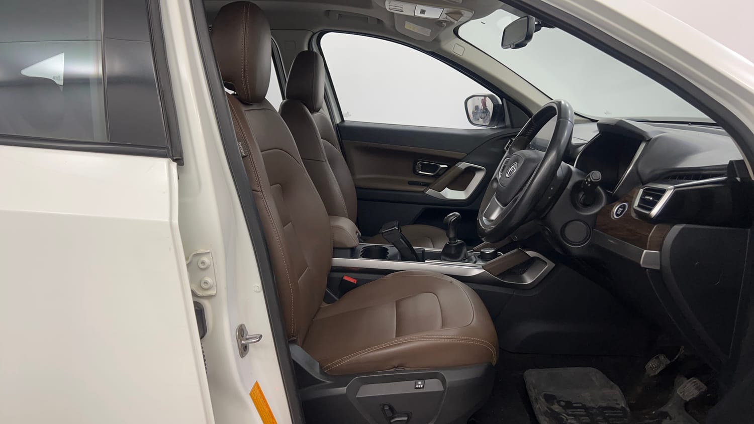 Used 2022 Tata Harrier XZS Diesel Manual interior RIGHT SIDE FRONT DOOR CABIN VIEW