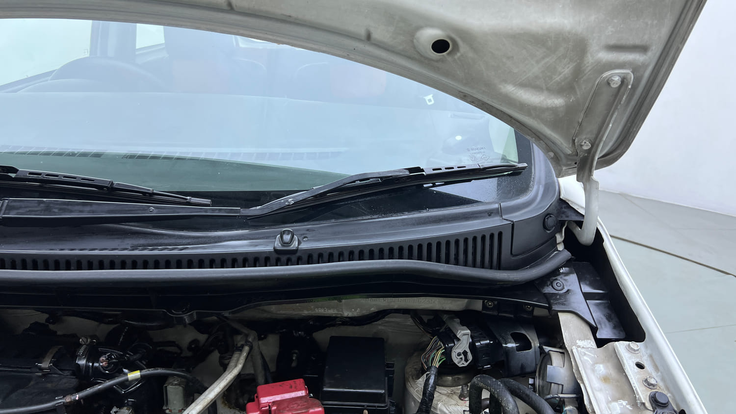 Used 2018 Maruti Suzuki Wagon R LXI CNG Cng Manual engine ENGINE LEFT SIDE HINGE & APRON VIEW