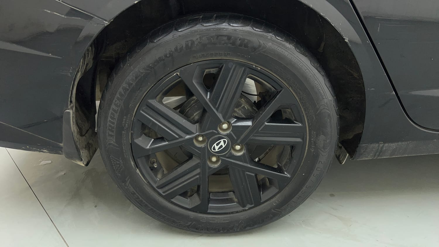 Used 2023 Hyundai Verna SX 1.5 Turbo Petrol MT Petrol Manual tyres RIGHT REAR TYRE RIM VIEW