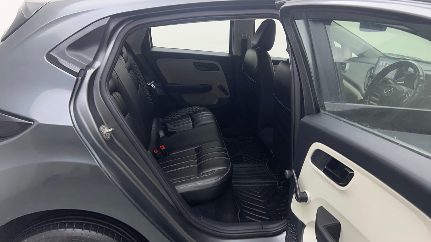 2022 Tata Altroz XE Plus Petrol-18