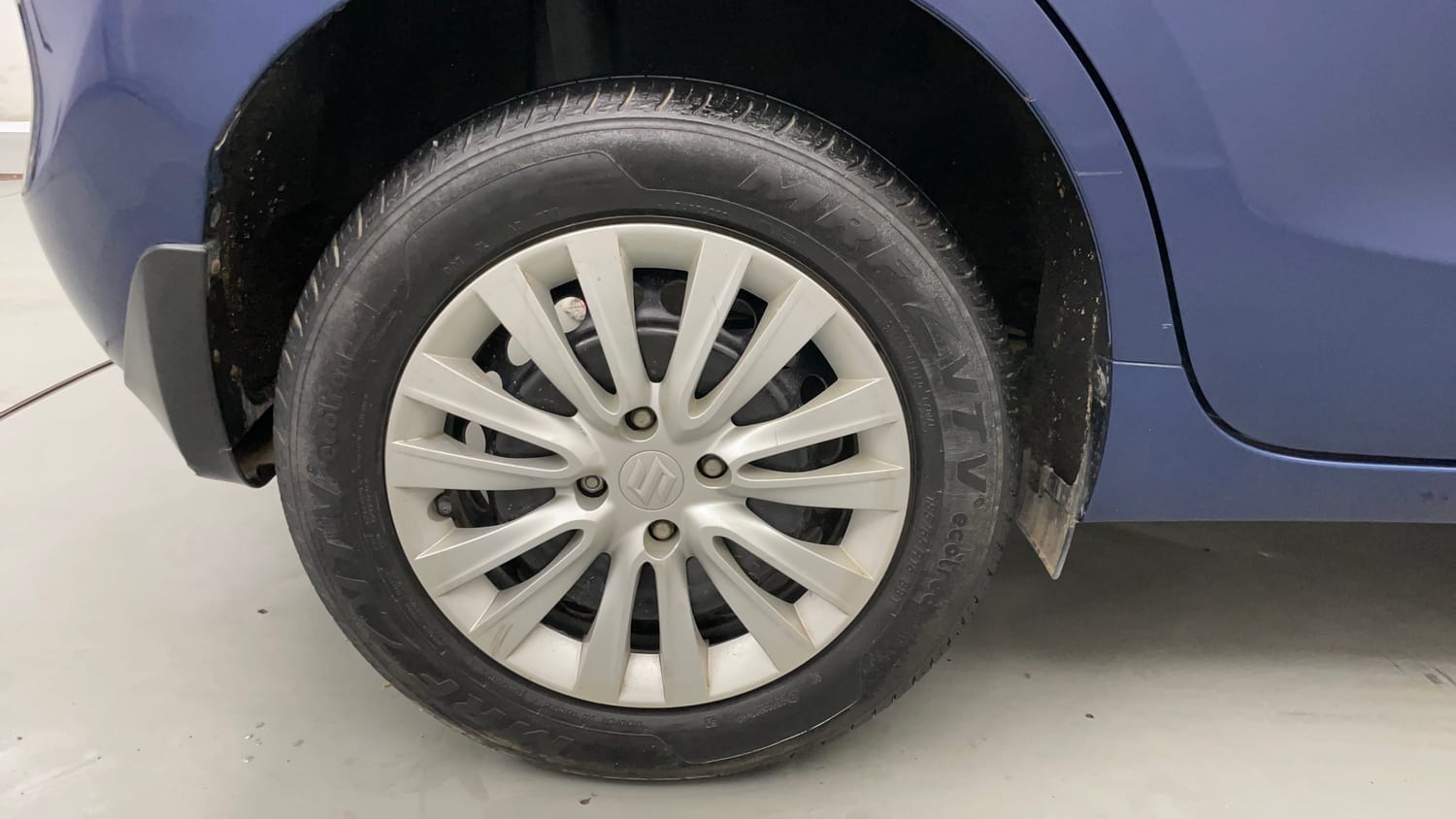 Used 2019 Maruti Suzuki Baleno Delta 1.2 Petrol Manual tyres RIGHT REAR TYRE RIM VIEW
