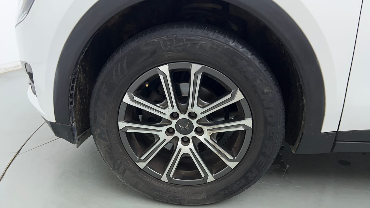 2023 Mahindra XUV700 AX 7 Petrol AT Luxury Pack 7 STR-35