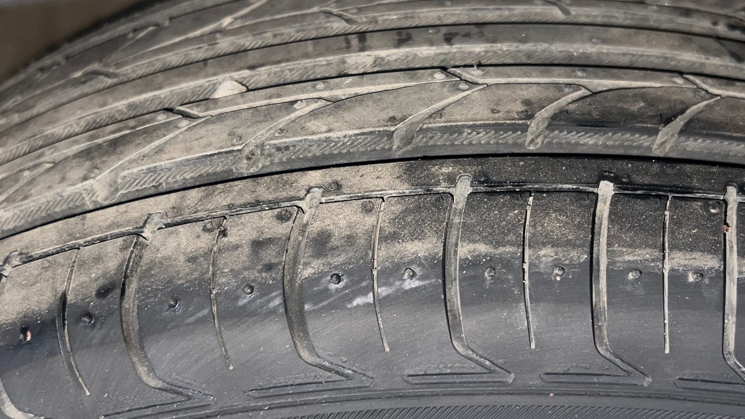 Used 2021 Maruti Suzuki XL6 Zeta MT Petrol Petrol Manual tyres RIGHT FRONT TYRE TREAD VIEW