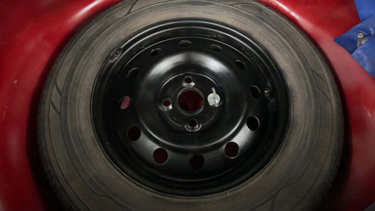 Used 2014 Maruti Suzuki Swift VXi Petrol Manual tyres SPARE TYRE VIEW
