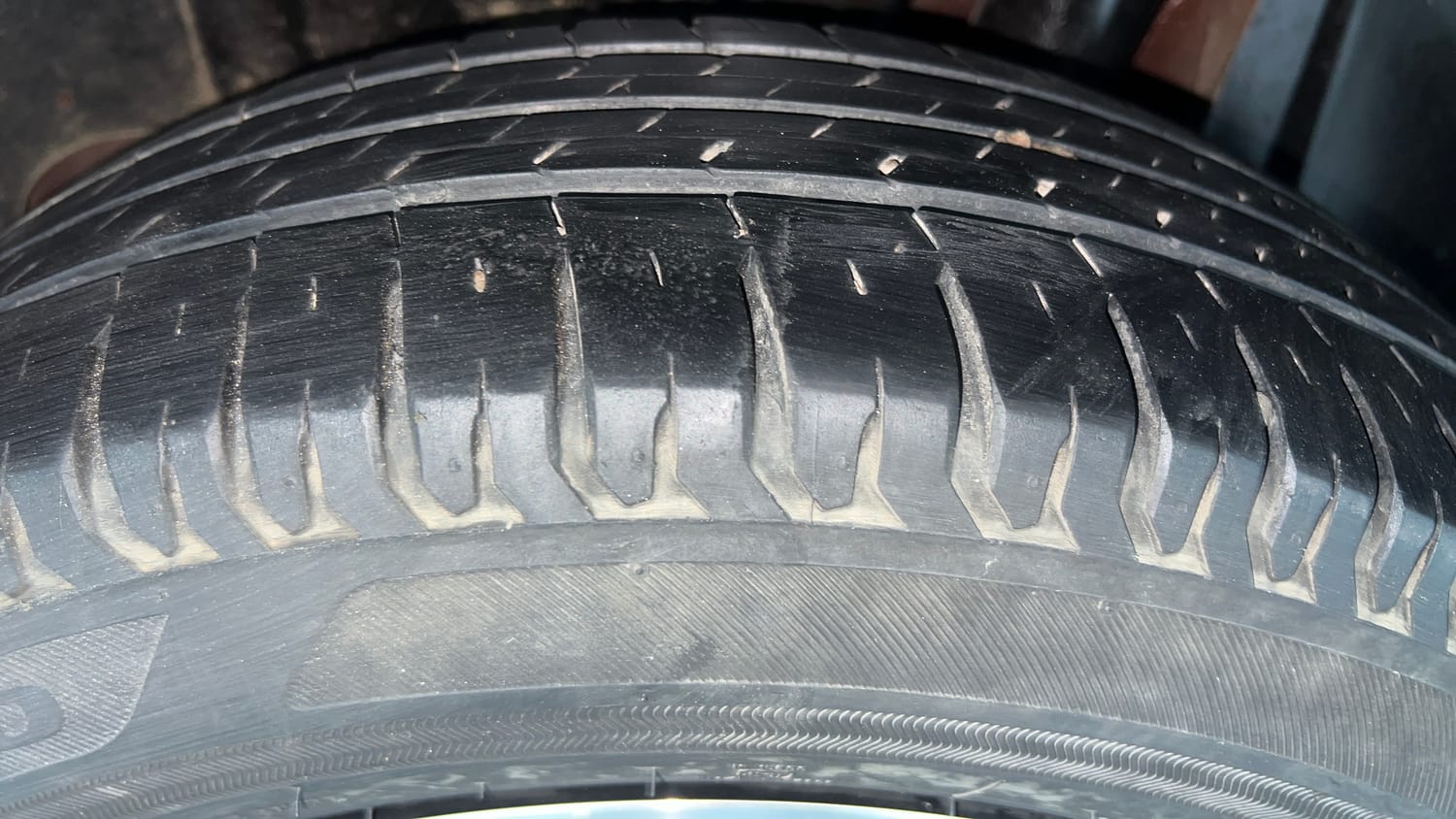 Used 2022 Maruti Suzuki Ertiga ZXi Plus Petrol Manual tyres LEFT REAR TYRE TREAD VIEW
