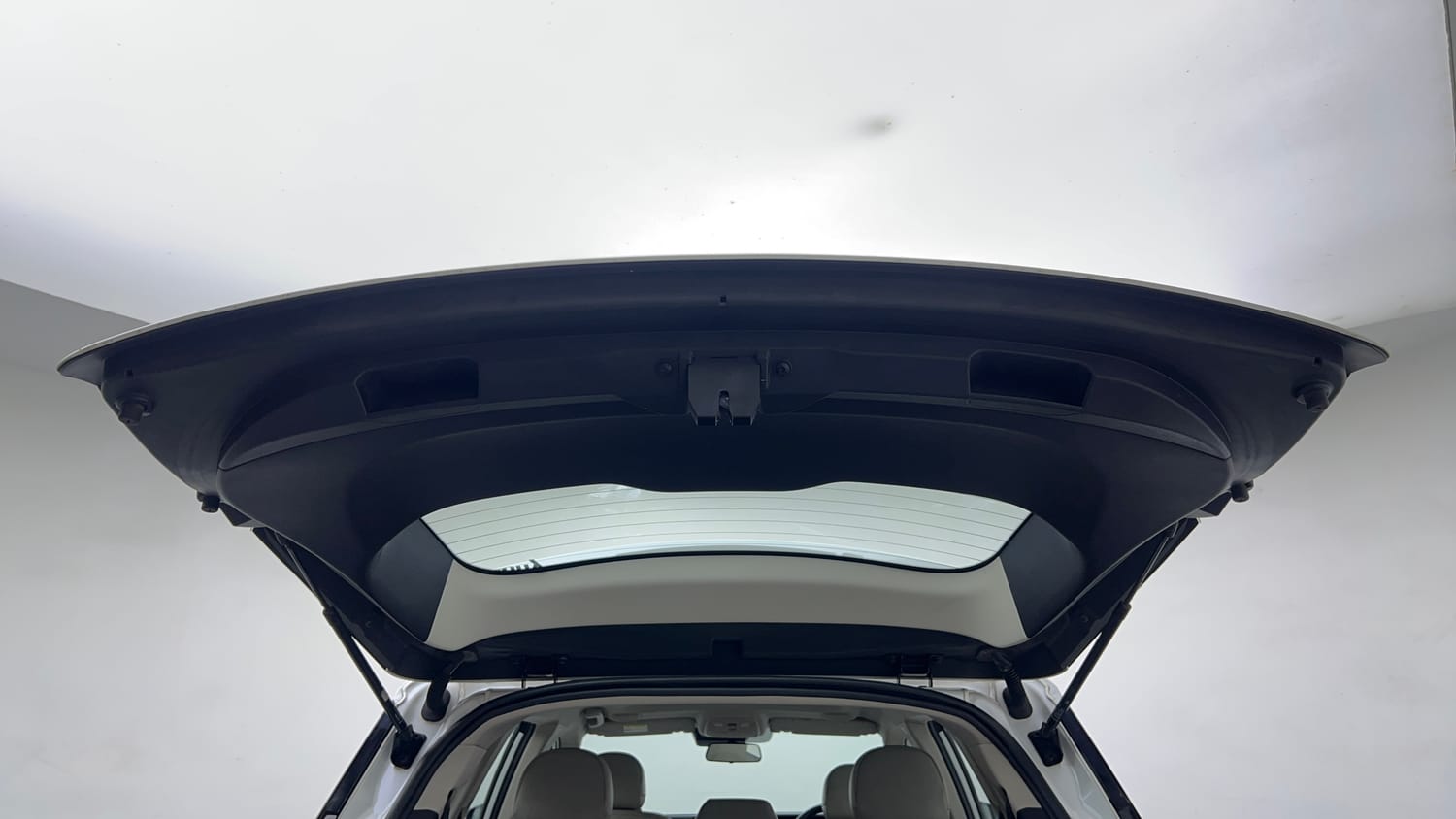 2023 Mahindra XUV700 AX 7 Petrol AT Luxury Pack 7 STR-25