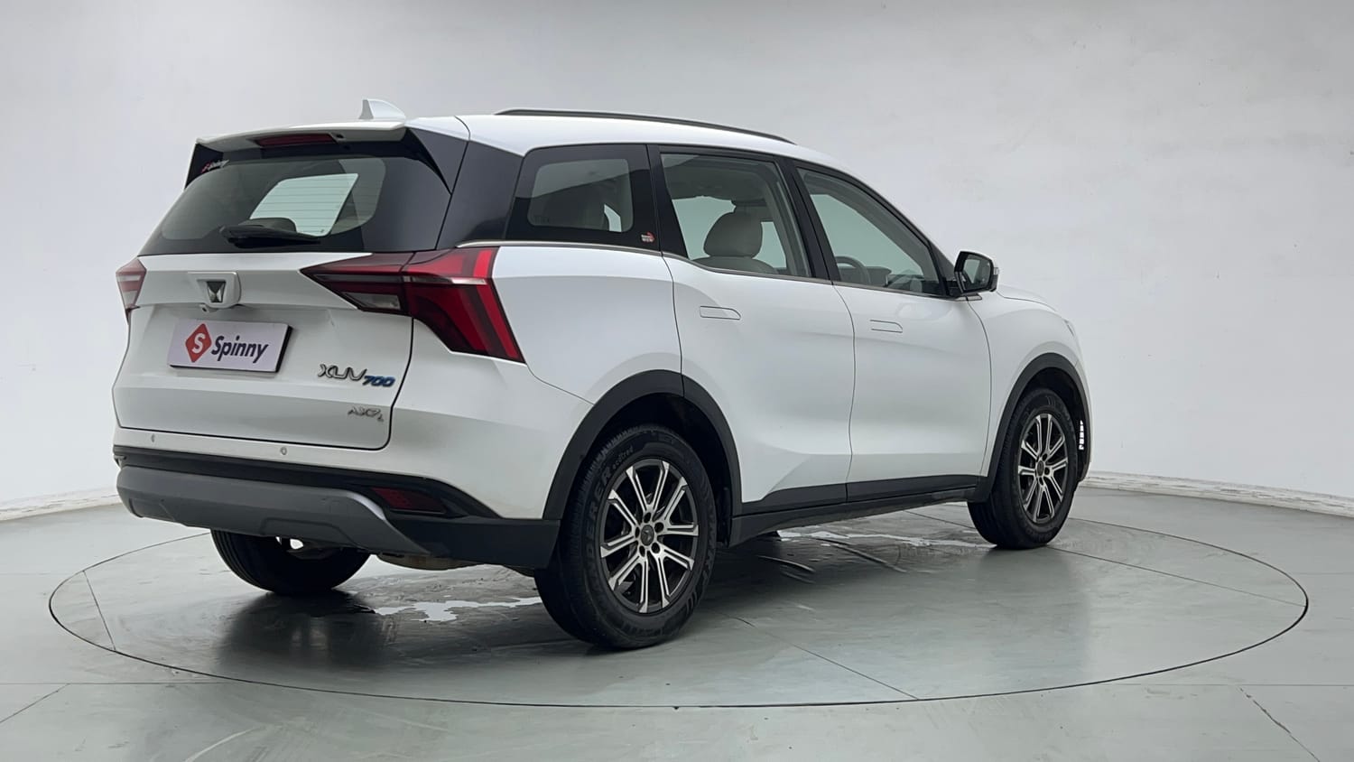 2023 Mahindra XUV700 AX 7 Petrol AT Luxury Pack 7 STR-4