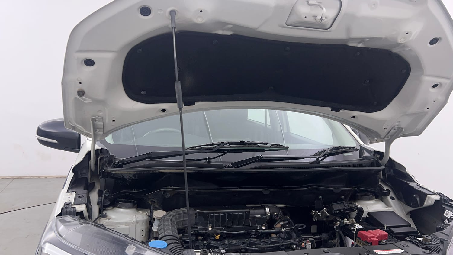 Used 2021 Maruti Suzuki XL6 Zeta MT Petrol Petrol Manual engine ENGINE RIGHT SIDE HINGE & APRON VIEW