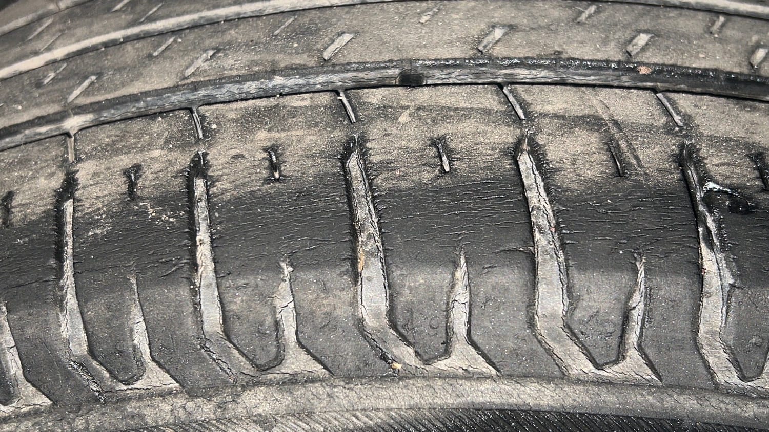 Used 2021 Maruti Suzuki XL6 Zeta MT Petrol Petrol Manual tyres LEFT REAR TYRE TREAD VIEW